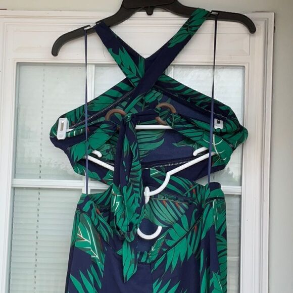 Take 50% OFF- Fashion Nova Halter Neck Palm Prints Dress, Size-L - Picture 9 of 14